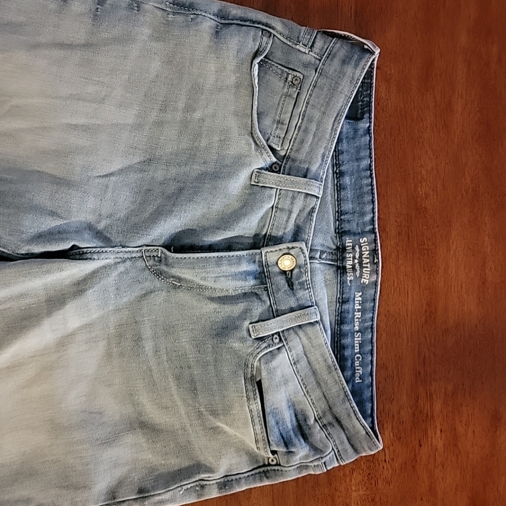 Levi Strauss Signature mid-rise Cuffed light-wash sz 8 skinny jeans